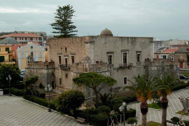 Appartamento Fronte Mare a Venetico Esterno foto